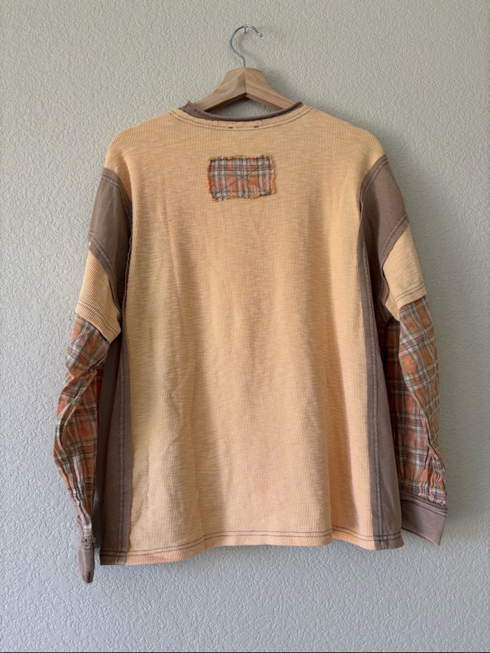 Easel Peace Patch Top With Peace Sign Graphic and Plaid Sleeves - Picture 4 of 4